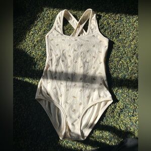 ARQ Cleo Leo - cute lil yellow flowers - medium